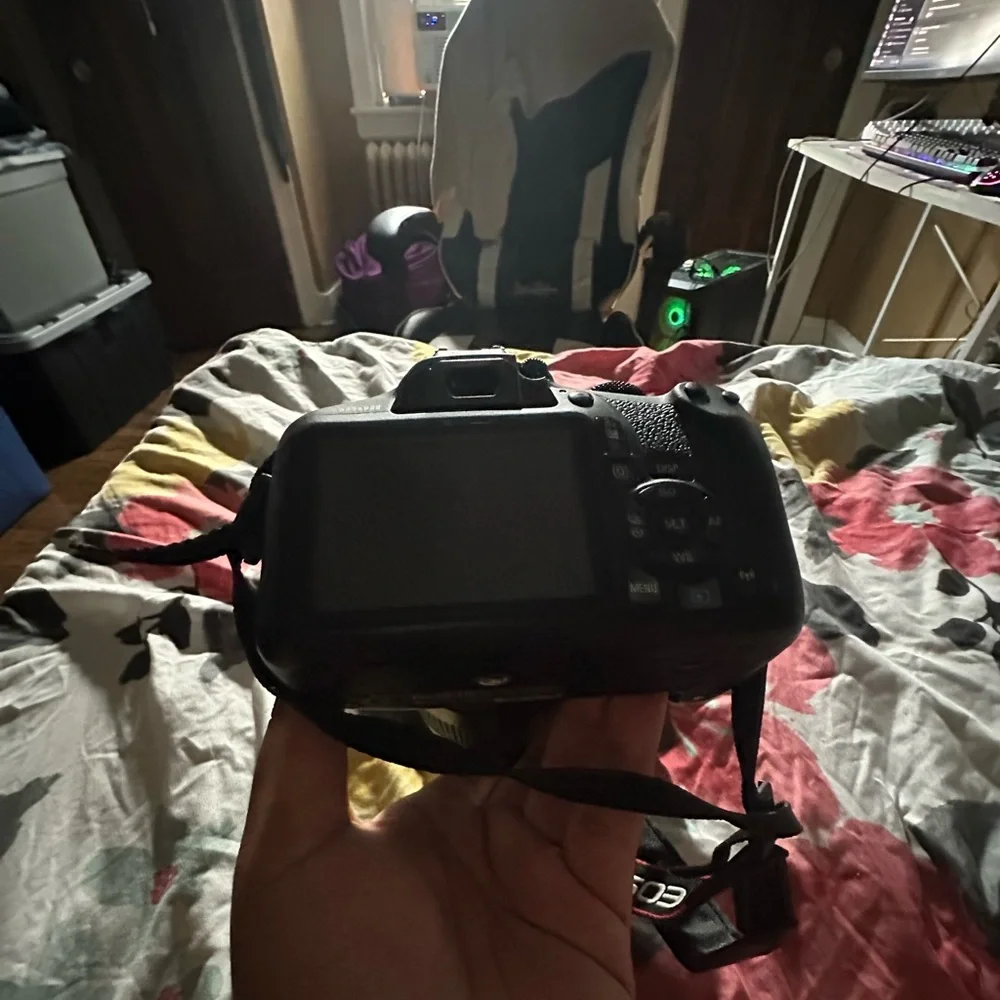 Canon 2000D